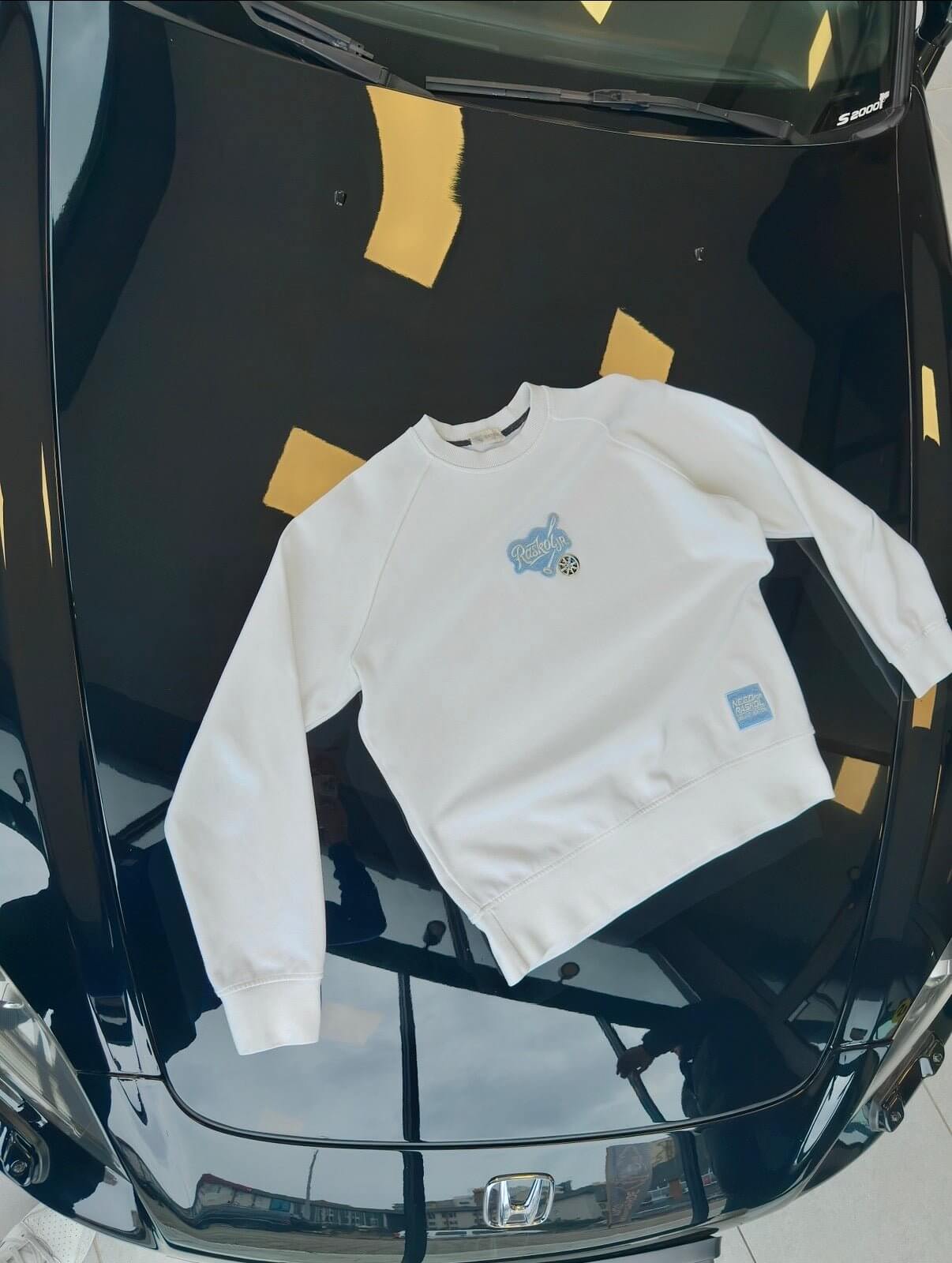 Raskol JR. Ekru Beyaz Mavi Denim&Jant Detaylı Sweatshirt on Honda S2000, unique denim details.